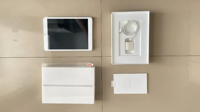 IPad de 8ª geração (32GB, Prateado / Silver)