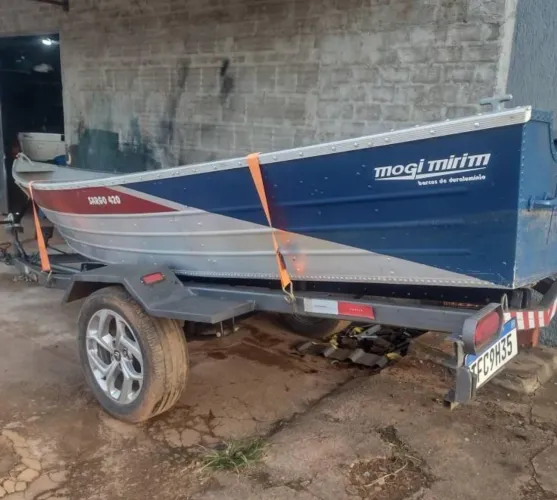 Vendo canoa com berço Mogi Mirim 4.20 MTS.