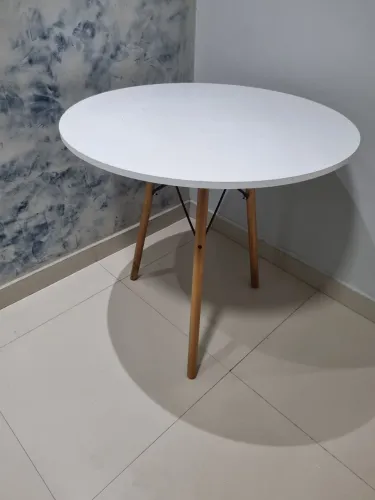Mesa de Jantar Redonda estilo Charles Eames