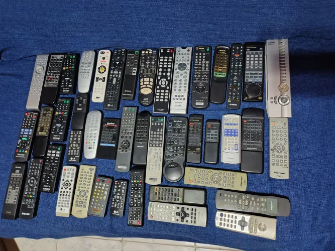 Controles remoto diversos leia