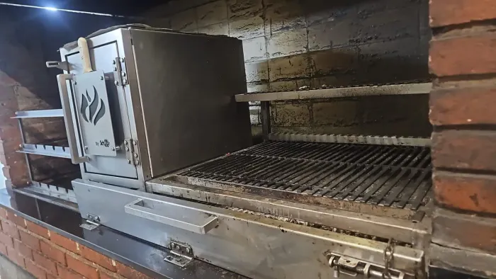 Churrasqueira com Fire box barra chata em inox