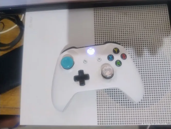 Xbox One S 1tb + 1 controle original 