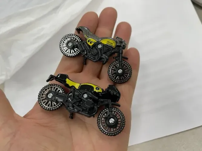 miniaturas moto motocross Ducati Scrambler e BMW R mooneyes esc 1/64