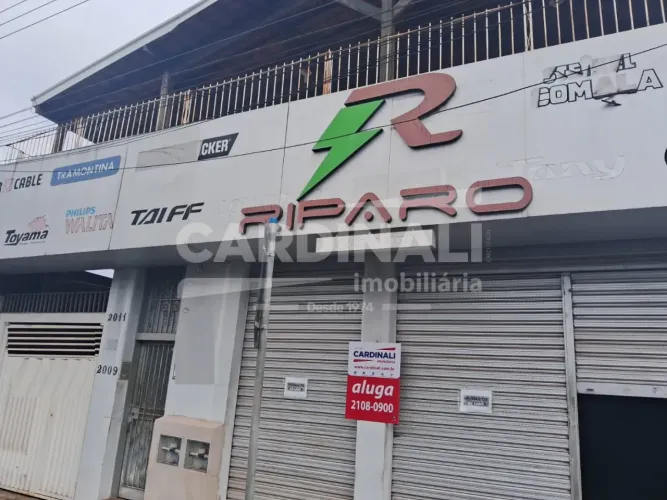 Salão comercial com ótima localização, com prateleiras pronto para seu comercio, com iptu