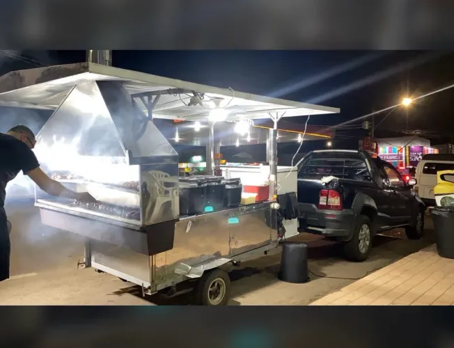 Vendo negócio pronto, carrinho de espetinho completo com todos os acessórios!