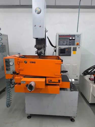 Máquina Eletro Erosão EDM 200 NC