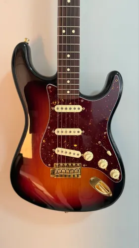 Guitarra Fender Stratocaster Stevie Ray Vaughan (SRV) Signature