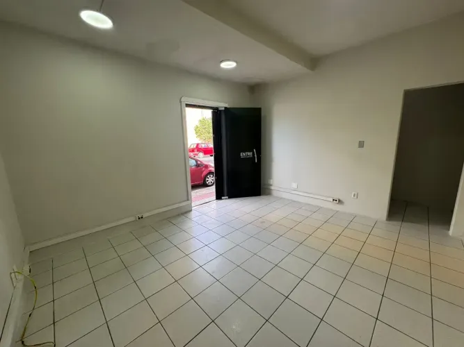 SALA COMERCIAL PARA LOCAÇÃO AO LADO DA PREFEITURA DE ITAJAÍ/SC