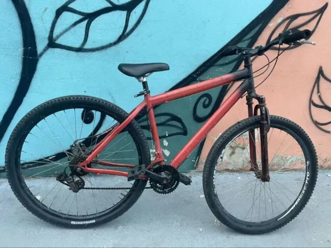 Bicicleta aro 29, com peças novas e acessórios novos de brinde,mais infos na descrição.