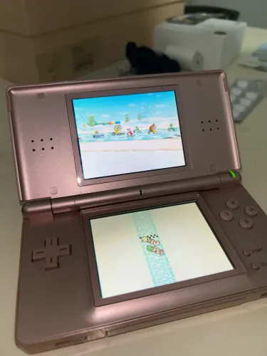 nitendo ds rosa, acompanha carregador