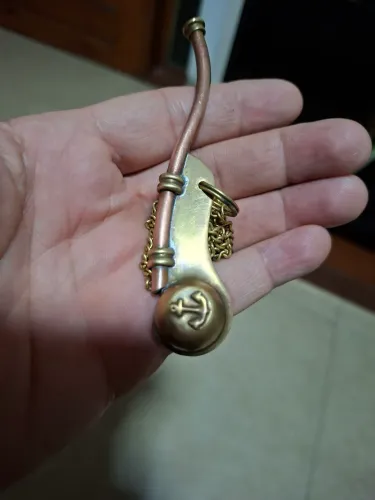 Apito antigo de marinheiro
