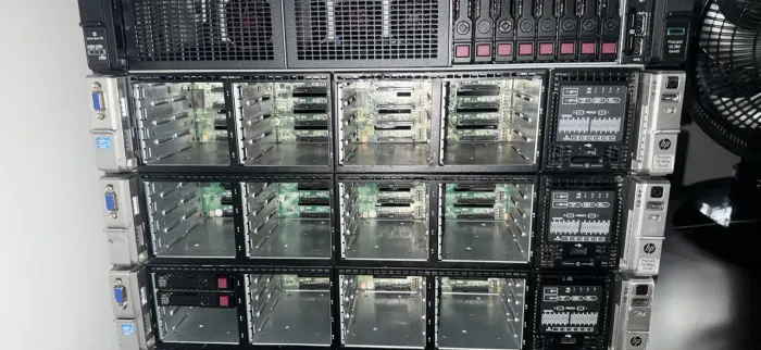 HP DL380p Gen8 128GB RAM 2x Xeon E5-2640 v2 16 Baias SFF