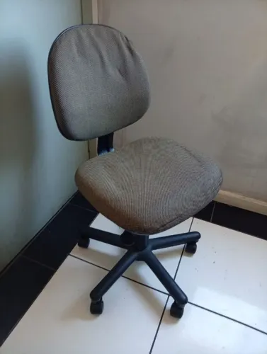 Cadeira de escritório giratória