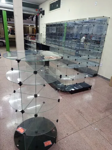 Vendemos: Vitrines, balcões, gôndolas, prateleiras e baleiros de vidro temperado 4 mm