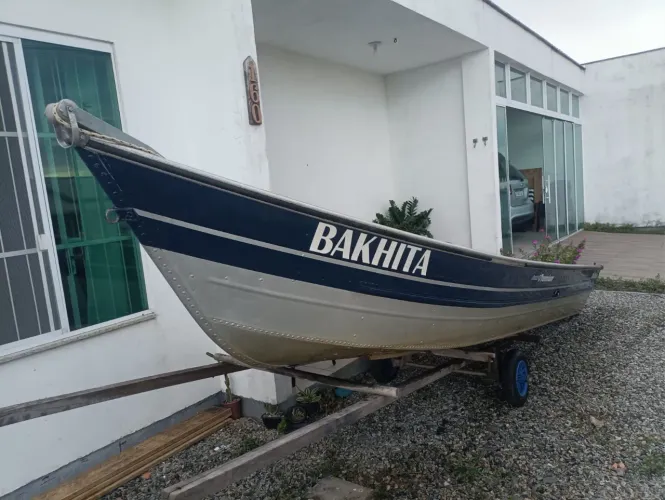 Barco de alumínio e motor Mercury 15hp sem carretinha rodoviária 