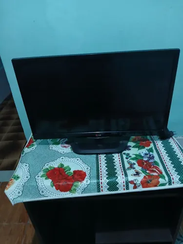 Tv LCD LG 28 polegadas. 