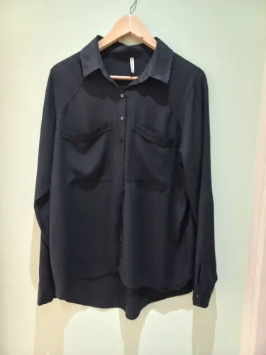 Camisa feminina preta - Marfinno (Renner) - Tam. G (Veste 46)