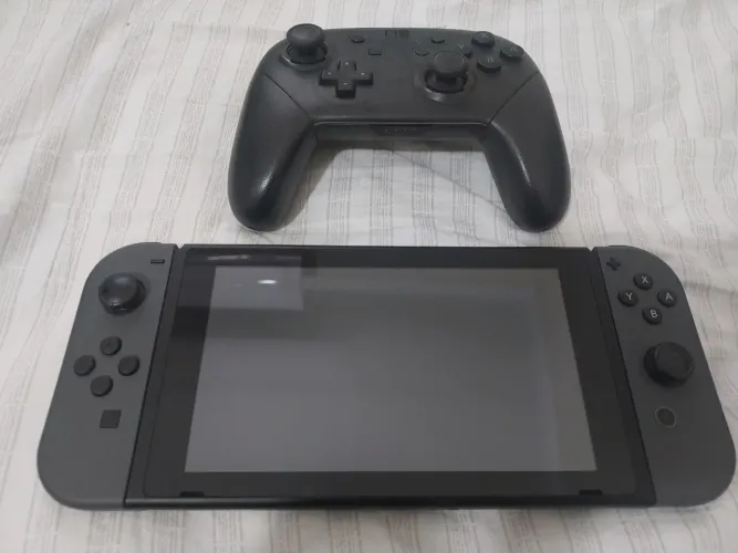 Nintendo Switch + Pro Controller