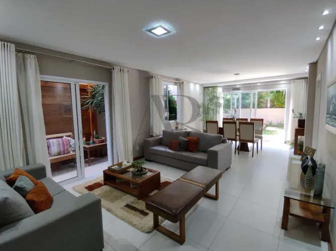 Casa em Condomínio com 3 Suítes e Jacuzzi  Fazenda Santa Cândida