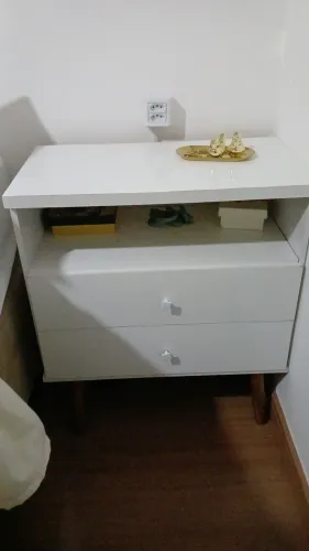 Duas Mesas de Cabeceira
