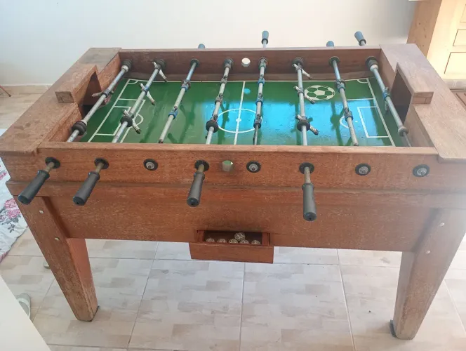 Totó em madeira maciça