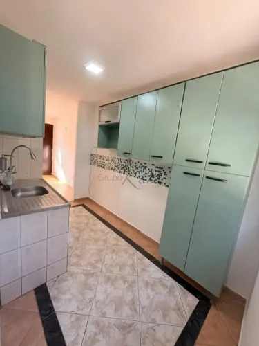 Imóvel para aluguel tem 48 metros quadrados com 2 quartos