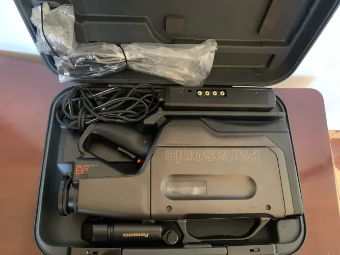 Filmadora Panasonic OmniMovie VHS-HQ
