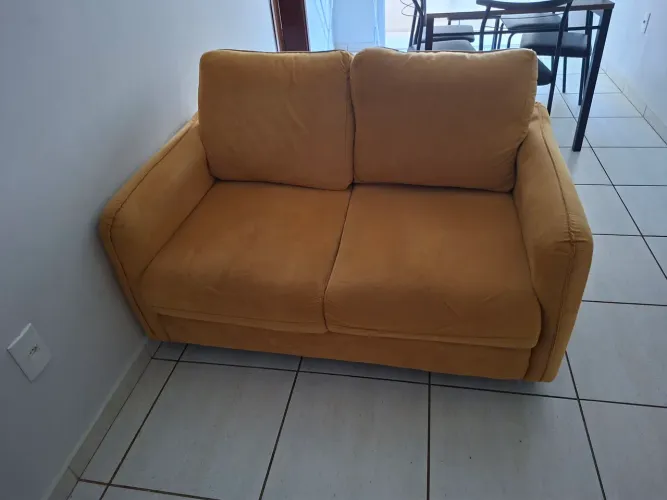 Sofá 2 lugares amarelo