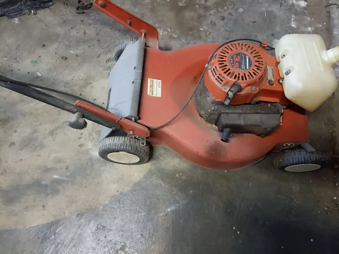 Máquina cortar grama a gasolina