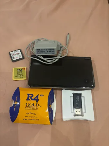 Nintendo DS XL + R4 GOLD pro