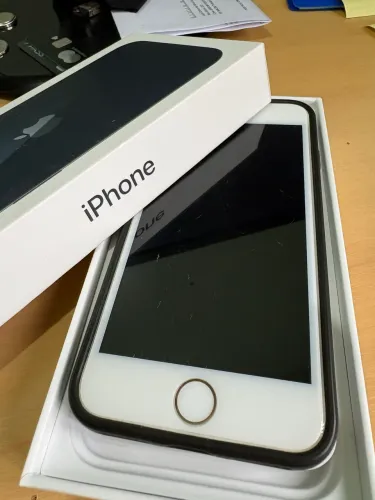 iPhone 8 Dourado 256 Gigas. 