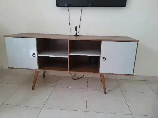 Rack de sala, bem conservada.