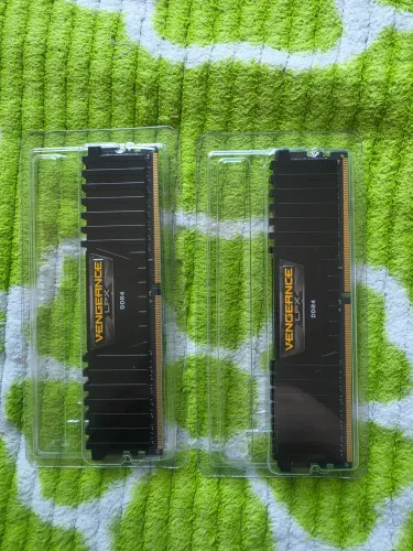 32 GB (2x16) Memória DDR4 Vengeance 3200Mhz