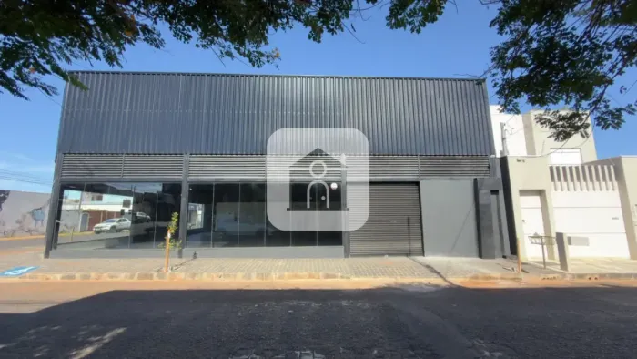 Loja comercial disponível para locação no bairro Brasil