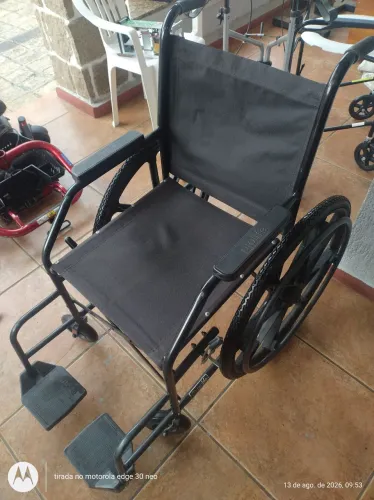Cadeira de rodas nova