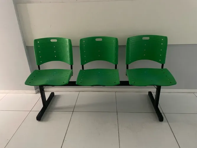 Longarina 3 Lugares Polipropileno Estrutura Aço Carbono Verde (cadeira)