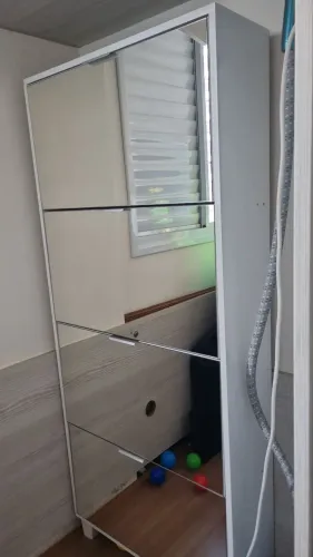 Sapateira espelhada 4 portas.
