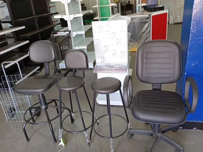 CADEIRAS BANQUETAS E POLTRONAS ESCRITORIO IMEDIATAS NOVAS *