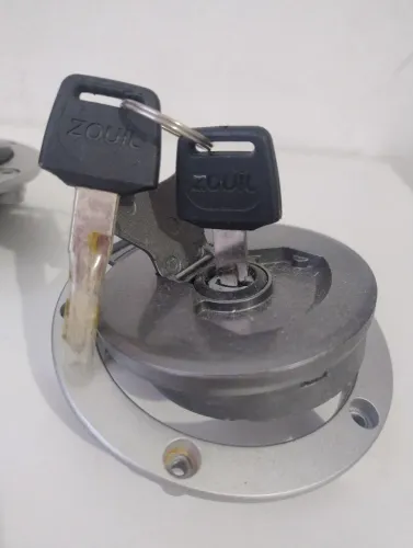 Tampa de tanque XRE 300/160/190.. 