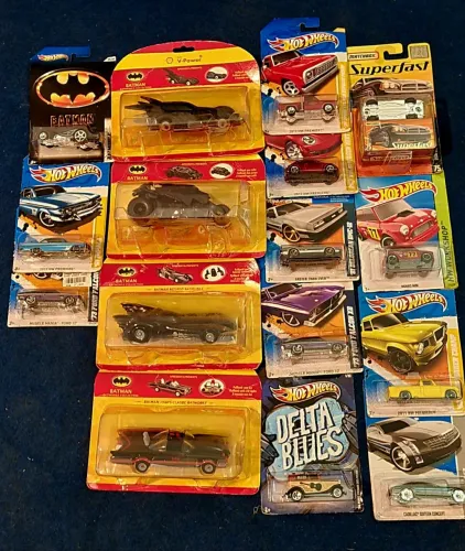 Hot Wheels Delorean, Studebaker antigos + coleção Batman Shell
