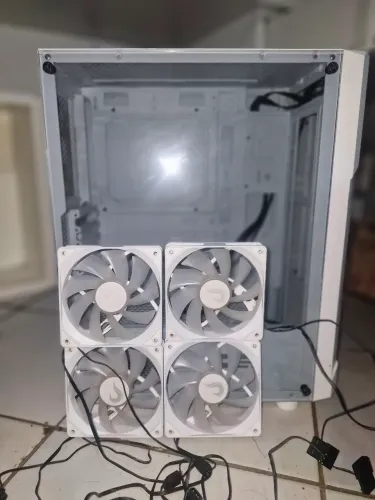 Gabinete Gamer Darkflash Mid Tower Branco Com Vidro Lateral com 4 ventoinha brancas arg
