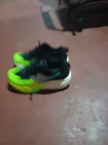 Vende se esse tênis