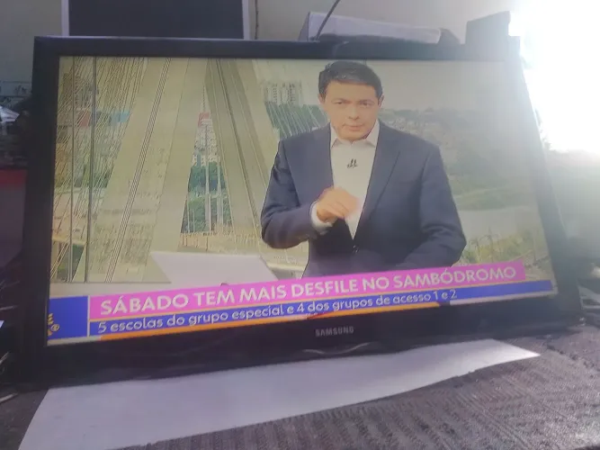Vendo tv Samsung 42 polegadas com conversor digital integrado obs. Nao e smartv R$ 650,00