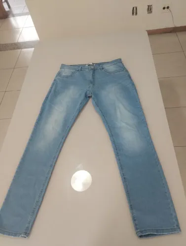Calça jeans reta masculina tamanho 44 usada poucas vezes em perfeito estado