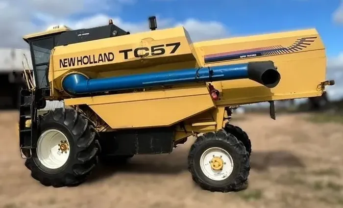 Colheitadeira New Holland TC57