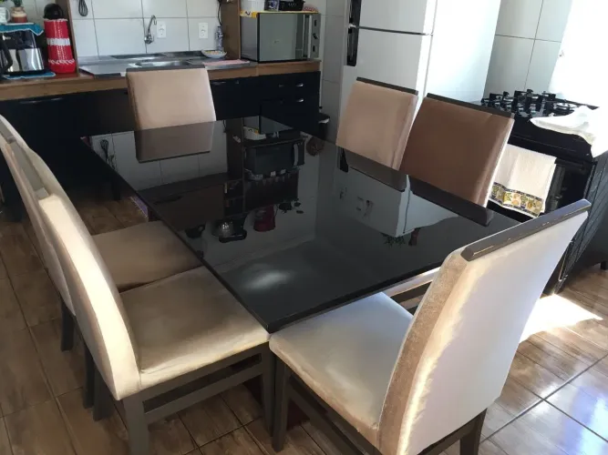 Vendo Mesa com 6 cadeiras - Oportunidade!