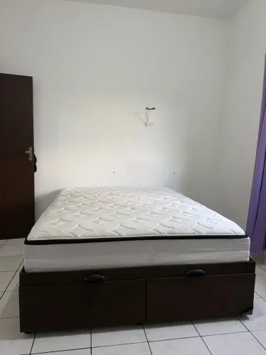 Cama QUEEN SIZE BAÚ ENORME E MUITO RESISTENTE
