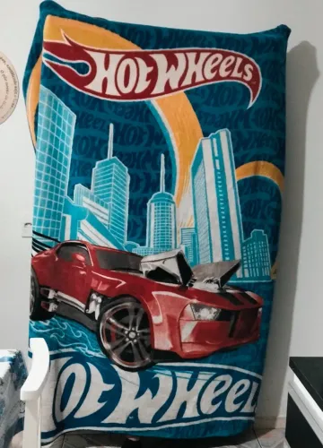 Vendo cobertor de solteiro da Hot wheel Jolitex. Ótimo estado. Tamanho 1.50 x 2.00 R$90,00