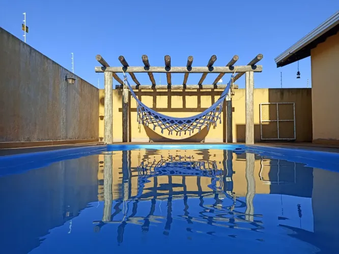 Casa com piscina e suite no parque das nações 