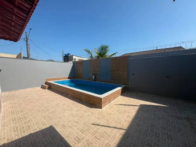 Casa Nova a venda em Lote Inteiro | Piscina | 5 Vagas | Mongaguá Prox. ao Centro